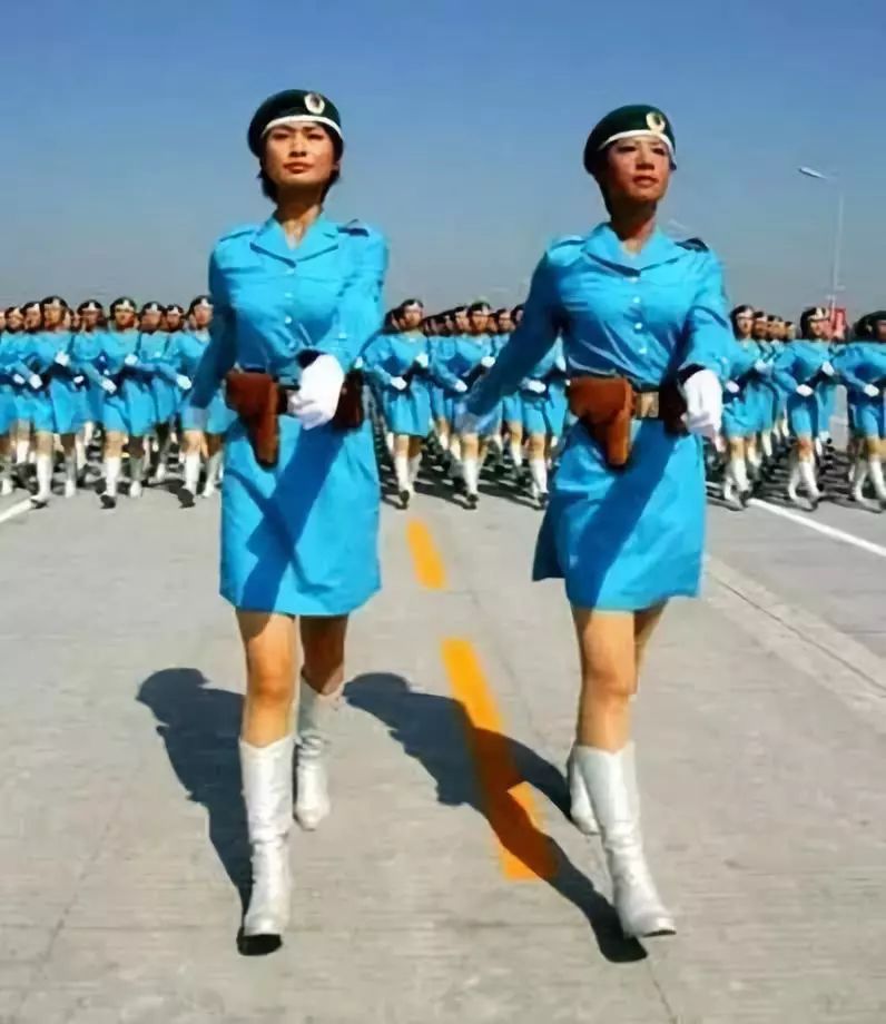 最帅天团又来了新中国国庆阅兵女兵受阅史