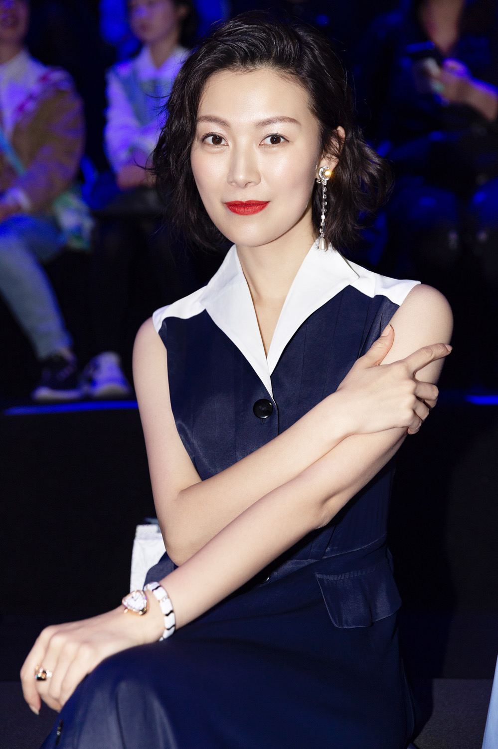 常思思出席春夏上海时装周 展现时尚知性美