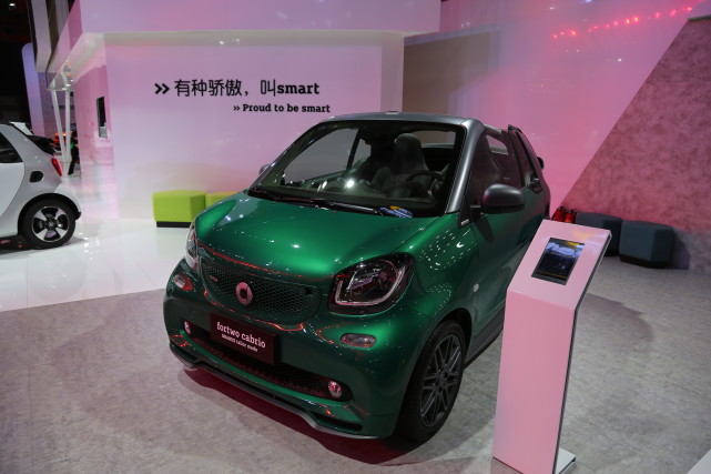 奔驰smartfortwocabrio宝石绿色系车展实拍
