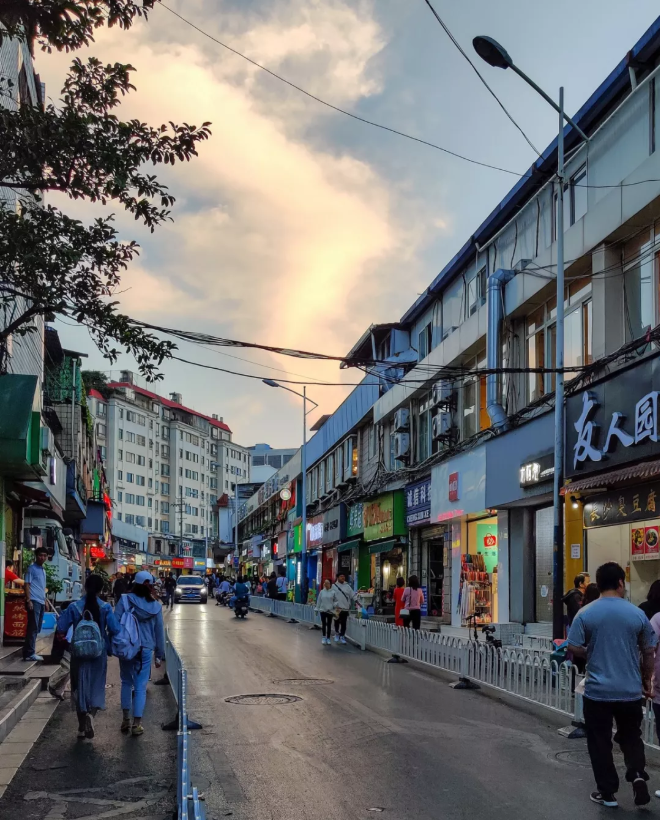 2,园西路小吃街而且到了晚上还有很多