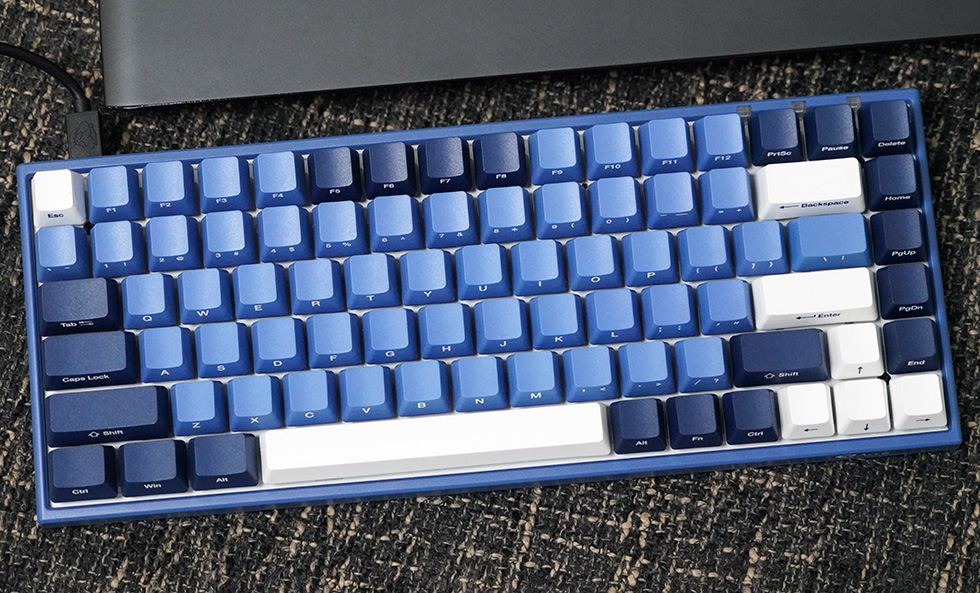 桌面上的海岸线 akko 3084sp海洋之星机械键盘开箱体验
