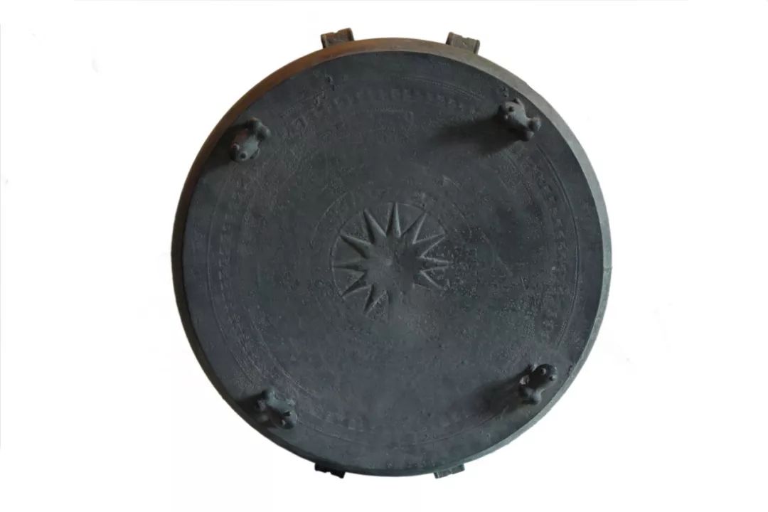 僰人铜鼓在僰人文化中象征着财富,权利和地位.