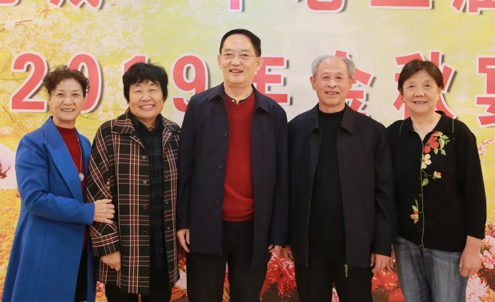 肥城一中老三届30多名校友来相会!