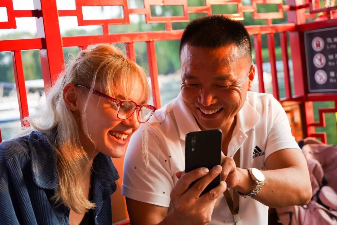 程序员转行做网约导游,他见证外国游客对中国高看一眼!_金杰