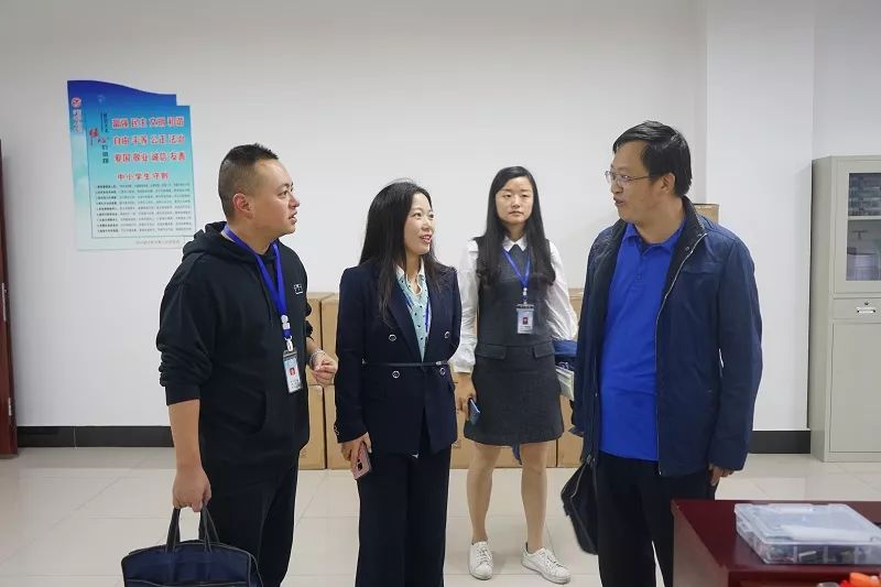 泸州七中接受市"科技教育示范学校"复检