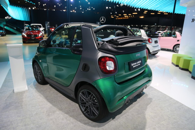 奔驰smartfortwocabrio宝石绿色系车展实拍