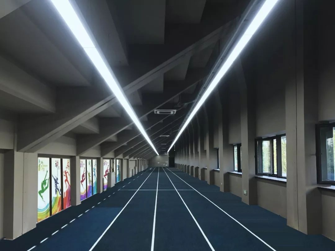 有颜值,有内涵——东北大学浑南校区1号田径场全面完工,亮眼~_跑道