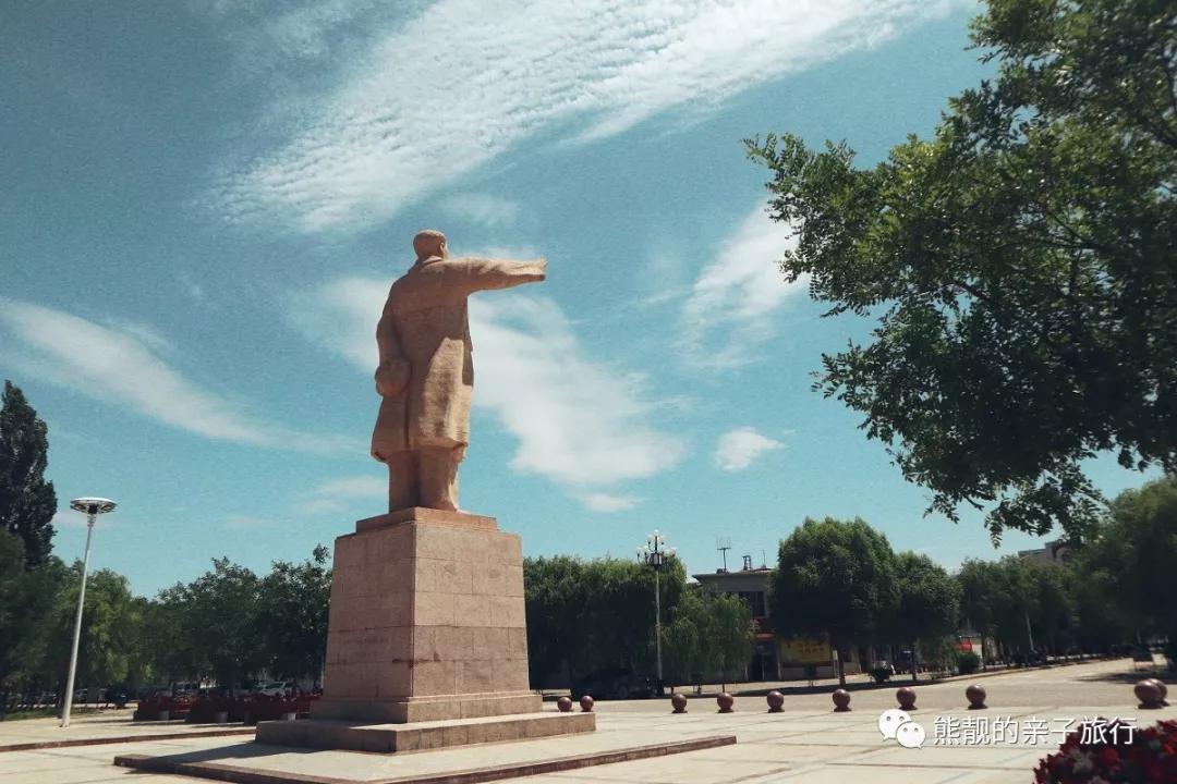 从酒泉卫星发射基地退伍了,他没有选择回湖北,而是参加招工到了404厂