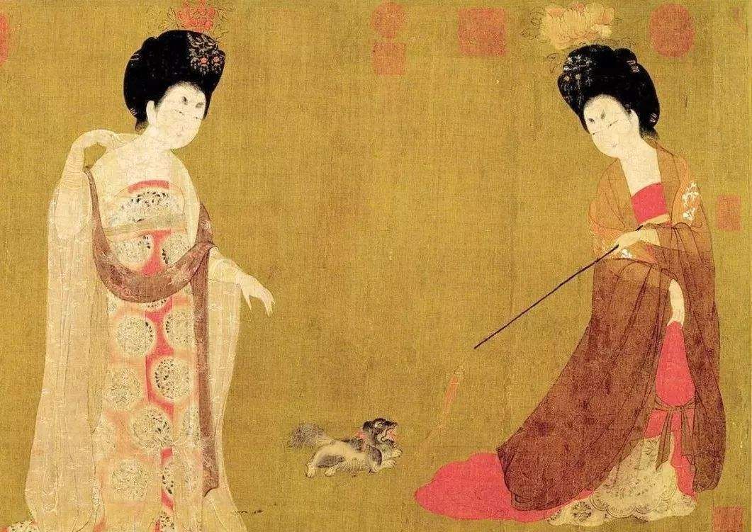 看看这幅唐代的《簪花仕女图》,两个仕女正在花园里与一只小狗嬉戏