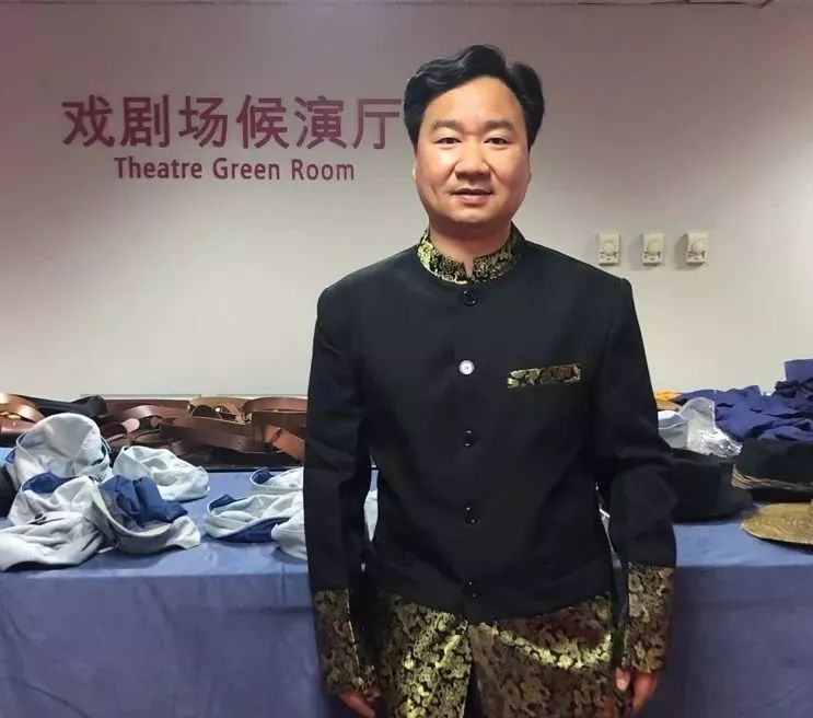 徐宇杭 国家二级演奏员,现任余姚市姚剧保护传承中心乐队队长乐队:沈