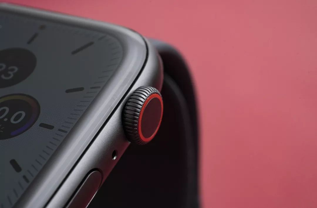 三分钟看懂Apple Watch S5普通版与Nike版有何不一样_手机搜狐网