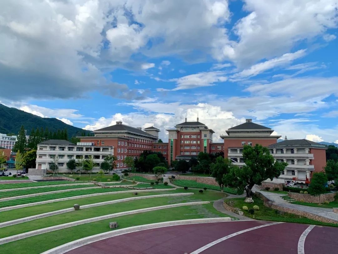 喜报:会计学院师生在"我的国61我的家"主题征文,"新时代 新校园"