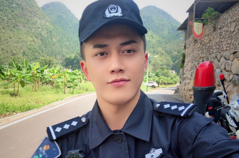 杨明鑫成功告白王瑛瑛,场面甜美动人.
