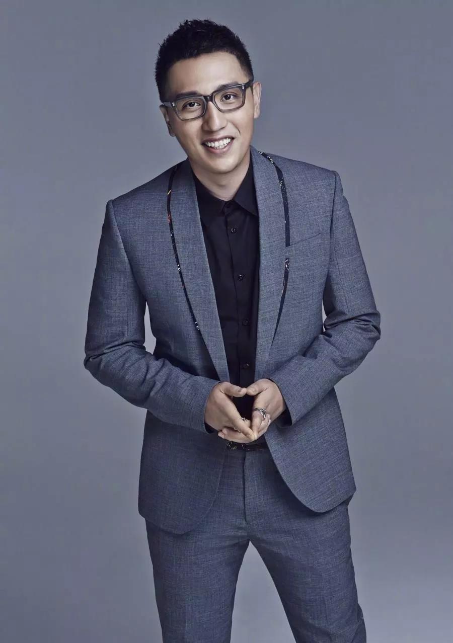 不过比起发福之后努力瘦回去也华丽逆袭,一个月减下20斤毕竟钱枫在全