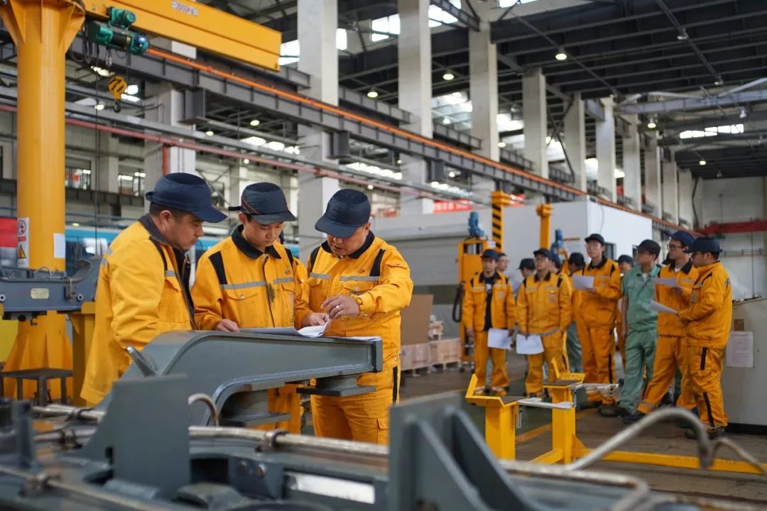 架大修车间组织起重机实操培训