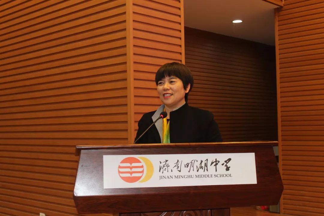 秦涛对家庭教育课堂展示给予高度评价,称赞指导老师是以"父母心"教学