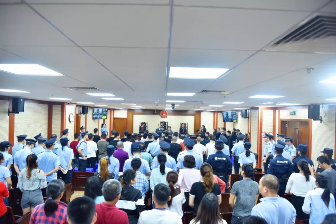 10月16日,茂名市中级人民法院依法公开对黄碧石等37人涉黑案作出终审