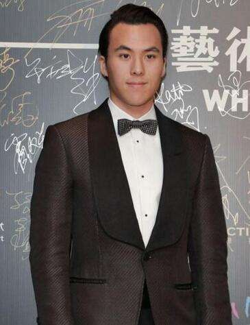 因为至今赌王家族仍然没有一个孙子,包括最近生了孩子的四太女儿.