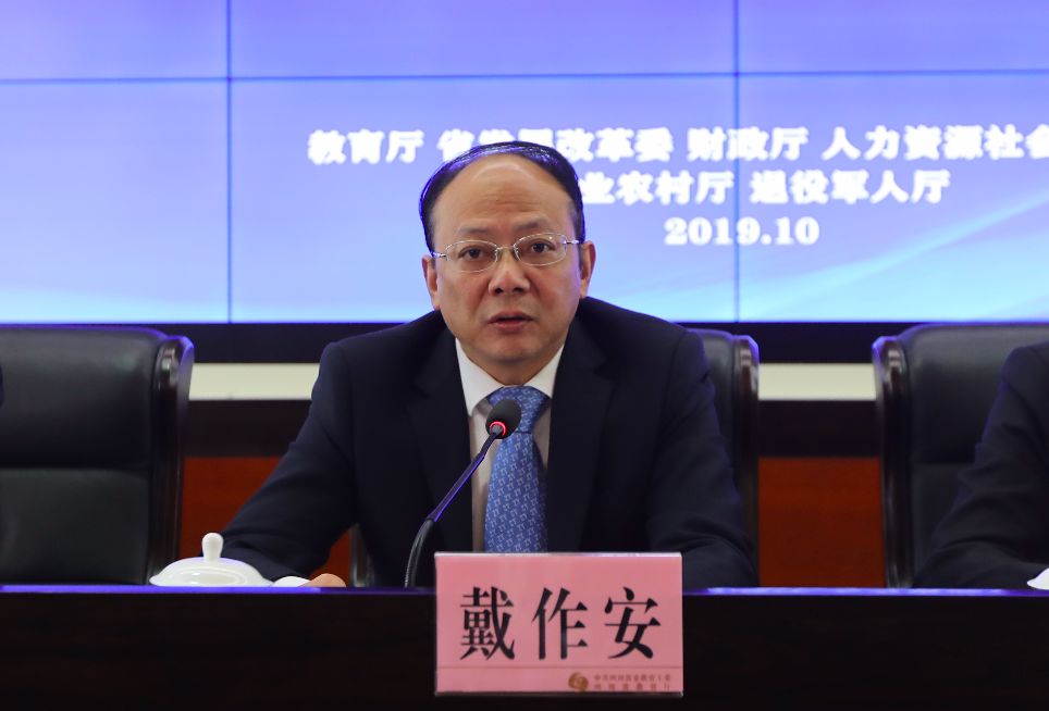 省人力资源社会保障厅职业能力建设处副处长刘云,农业农村厅职业农民