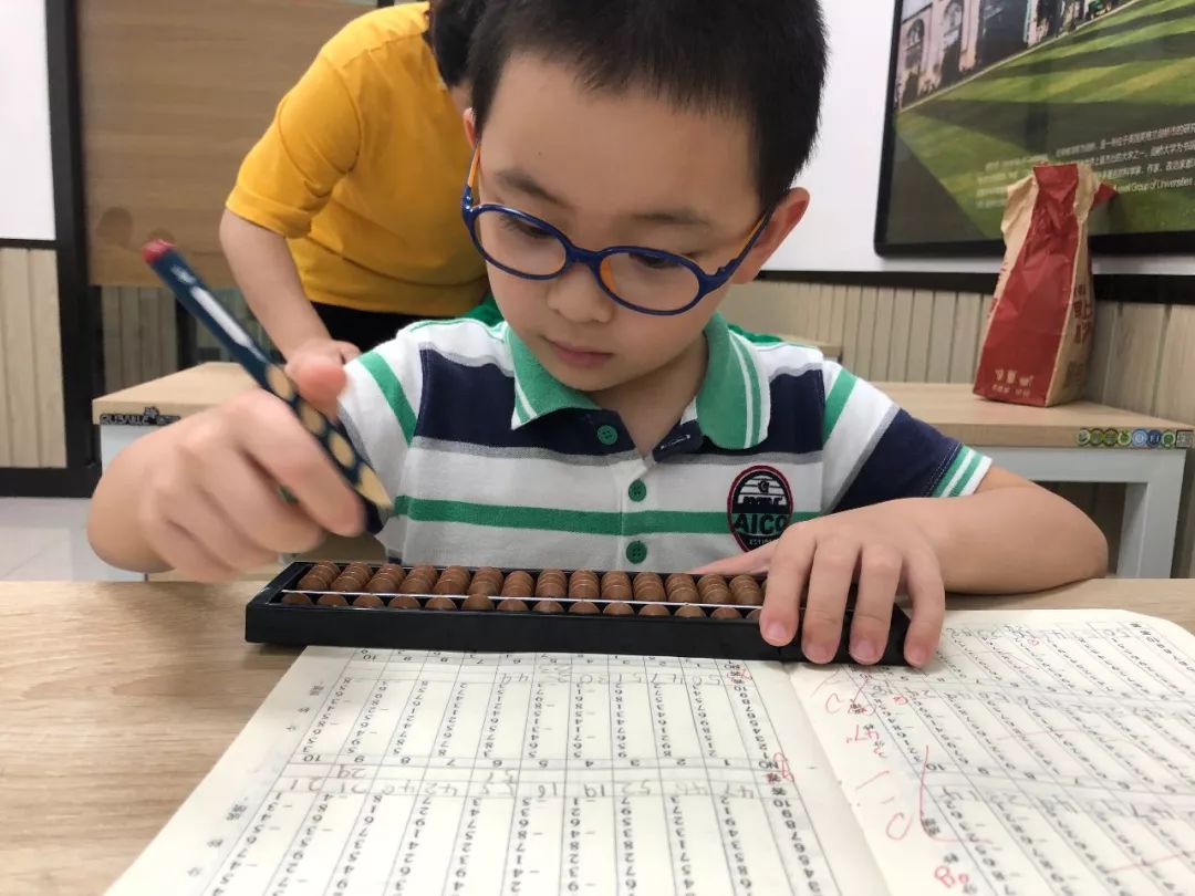 9岁成为最强大脑中日速算选手巅峰对决神童并非天生的靠的是
