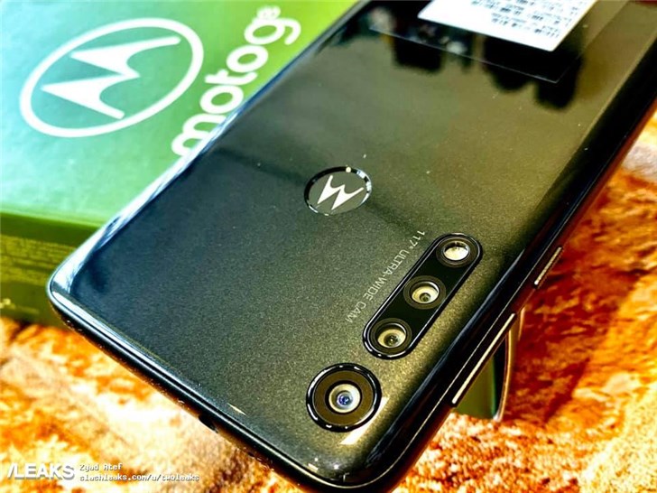 摩托罗拉motog8play真机上手图曝光4000mah62英寸水滴屏