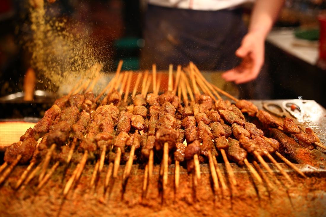 甘肃兰州有两条宵夜美食街 游客都去正宁街 另一条被巧妙藏起来_小吃