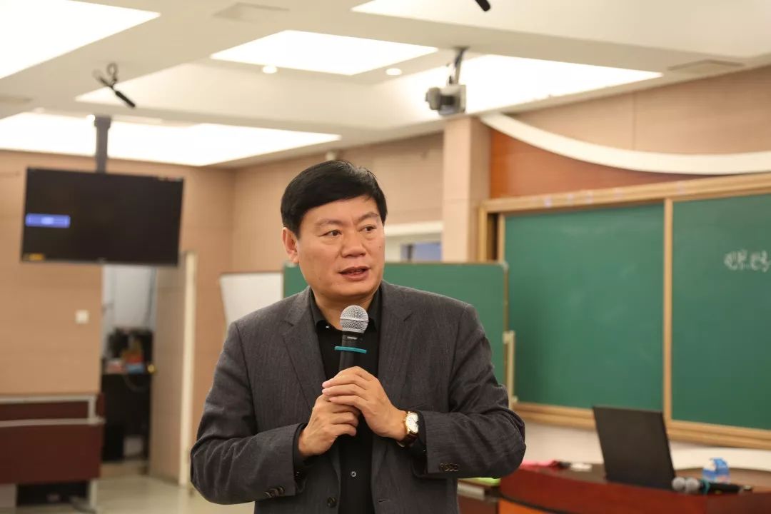 给予了高度评价,他认为史老师的课充分体现了芬兰课堂跨学科的特点