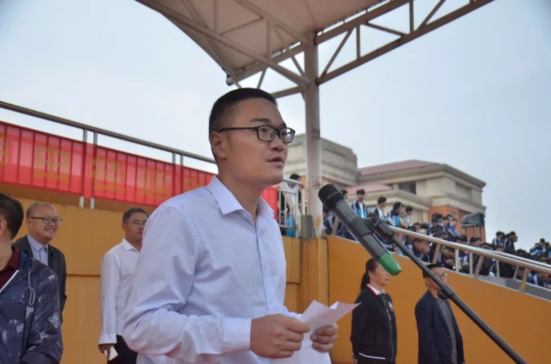激昂青春展现风采高安二中举行第三十九届秋季田径运动会