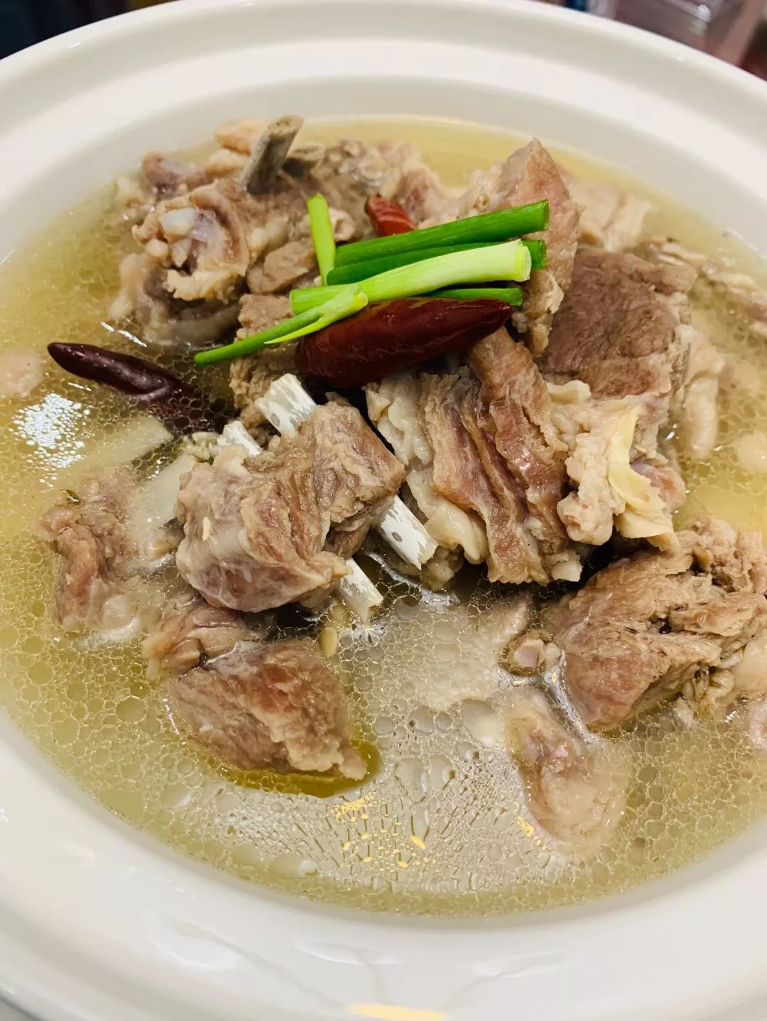 一品楼特色菜之一——陕西沙漠羊肉,从羊肉,小到里面的调料都是从大