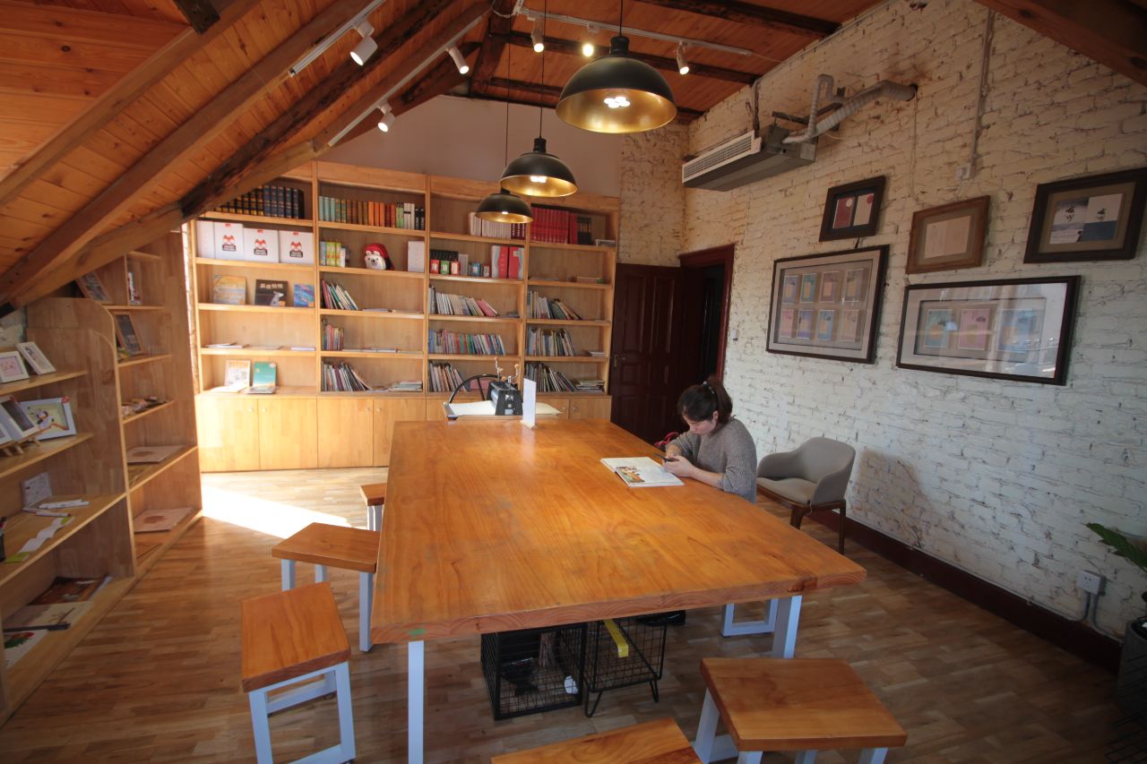 青岛这座亿元别墅曾是首富豪宅,如今成了浪漫书房