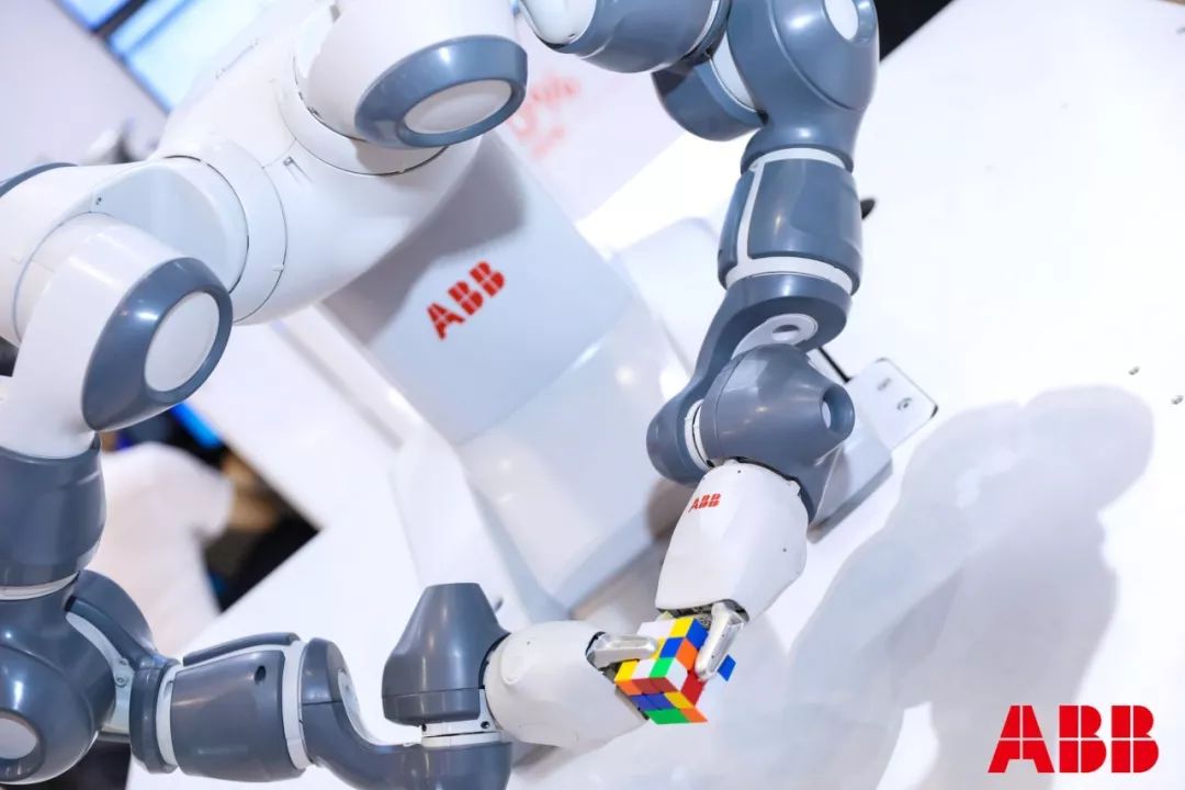 abb机器人yumi已为燃气人备上暖暖的咖啡