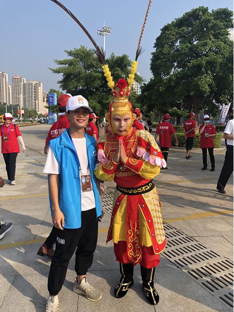 抖音红人张禾禾等前来追星追景追美食_曾熙捷