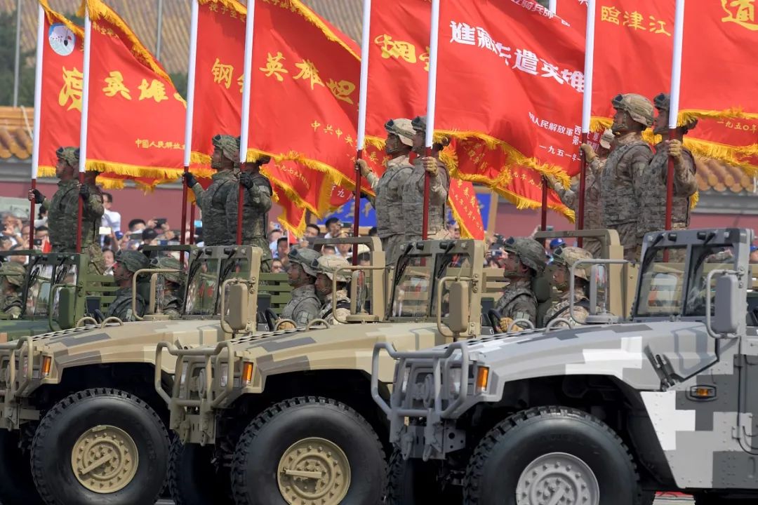 368天艰苦进军他们把五星红旗插到噶大克