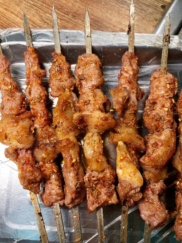 4张桌子开业7年长春这家神秘老店羊蝎子锅烧烤熏酱挺有名