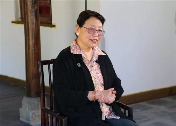 48岁从护士转行作家,处女作即获路遥赞赏,她的人生太传奇!_叶广芩