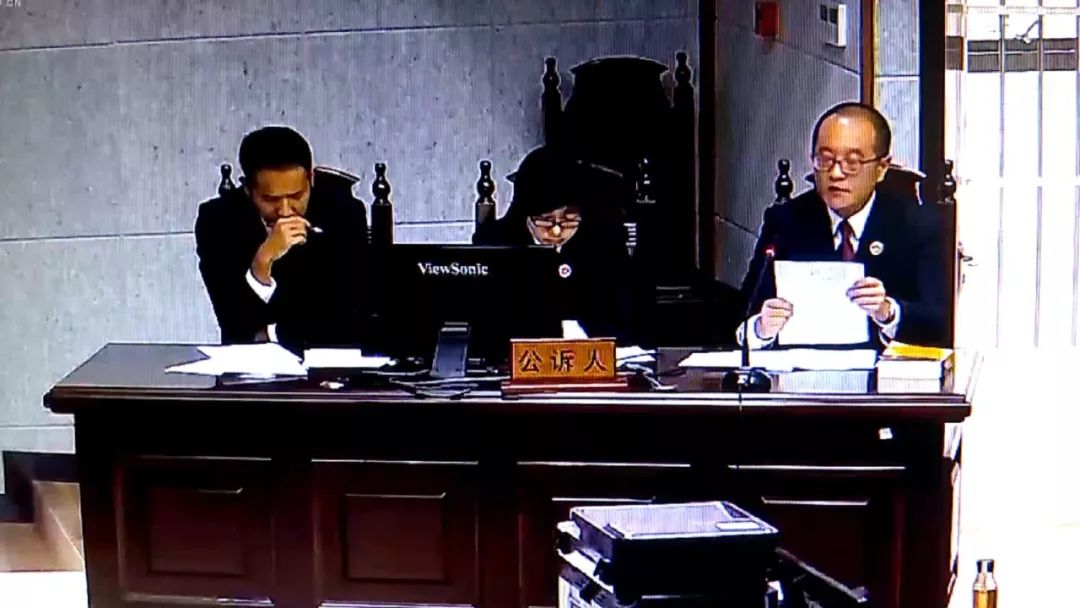现金统统都收……原昆明市公安局呈贡分局局长涉嫌受贿案开庭_肖为民
