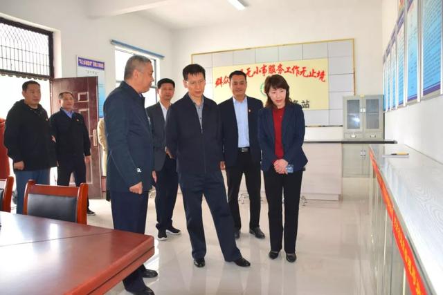 省司法厅党委书记陈红瑜来我县调研指导脱贫攻坚工作