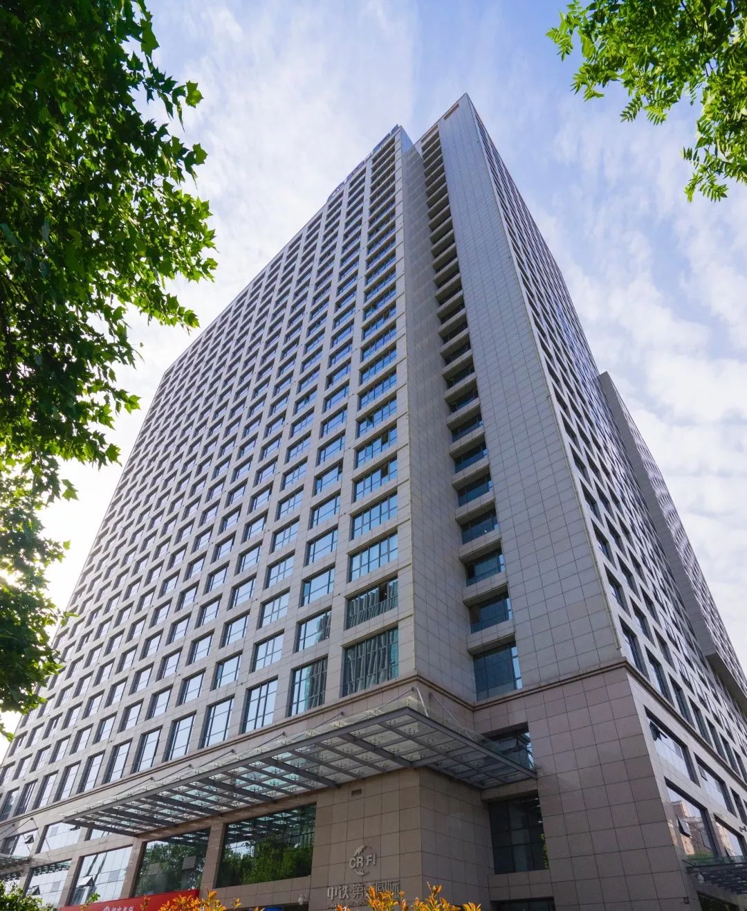 中铁一局集团有限公司是大型,综合型建筑业企业,是集科研水工与技术