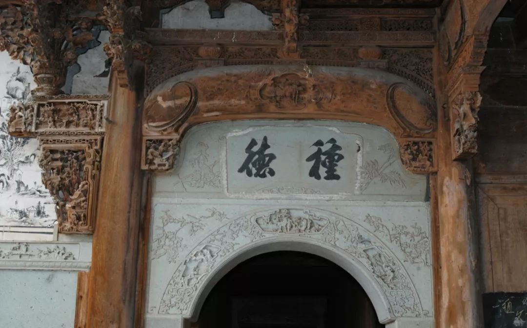 民居位于浙江省东阳市画水镇紫薇村,为明兵部尚书许弘纲和其父许文清