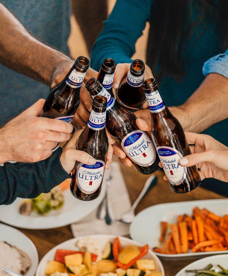 方式高密度生活和工作给自己多一个选择生活很苦,来一瓶米凯罗啤酒