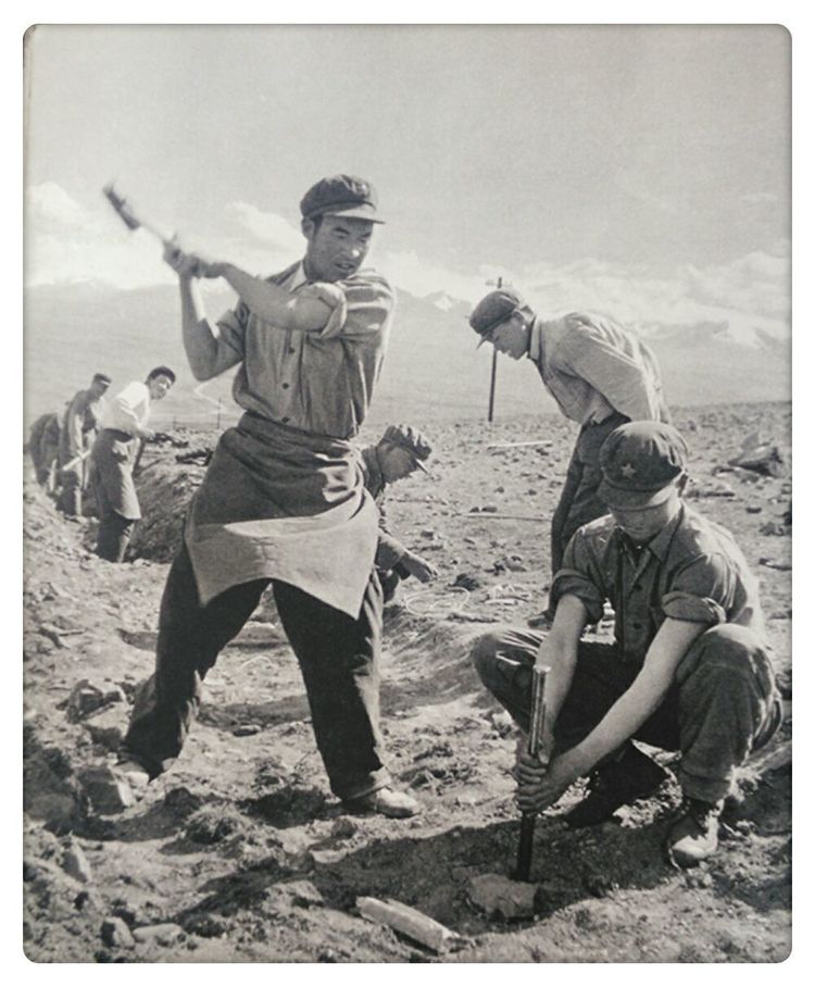 世界上海拔最高的输送成品油固定管线格尔木拉萨输油管线简称格拉管线