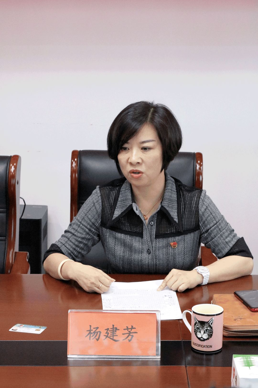 区经信局担当主题读书会②党委理论学习中心组集中研讨交流