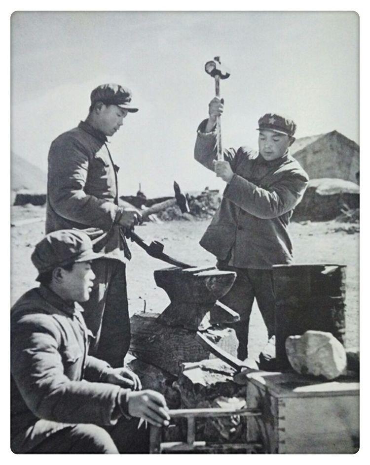 世界上海拔最高的输送成品油固定管线格尔木拉萨输油管线简称格拉管线