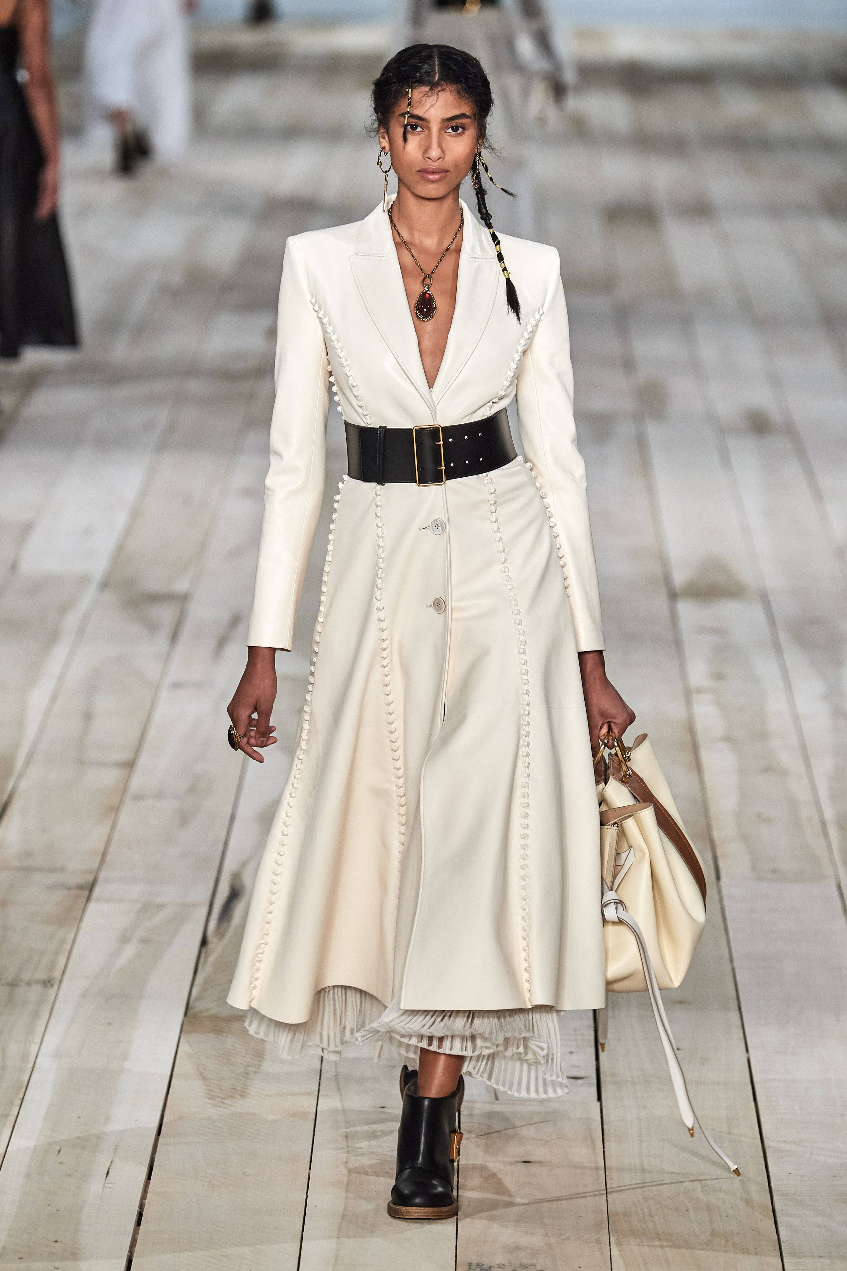 面料趋势:花边服装,高档精美!