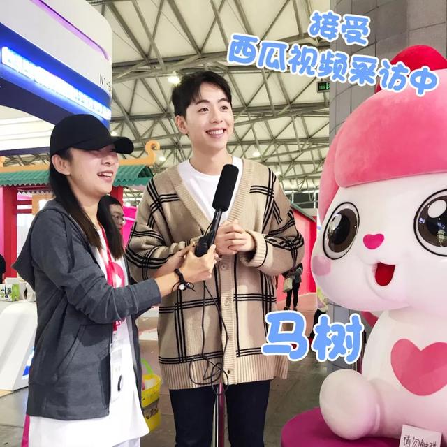 伶可家族在做什么?