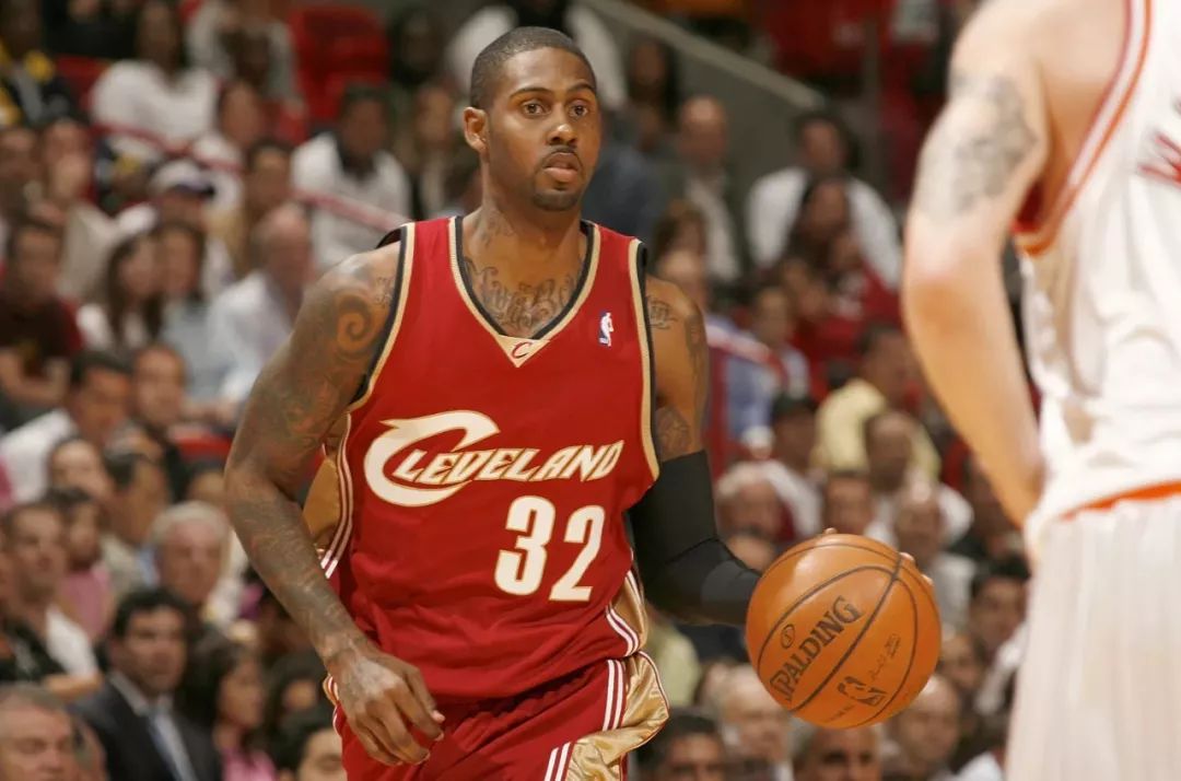 他是年轻詹姆斯身边的好帮手,但最终只能黯然离开赛场_休斯