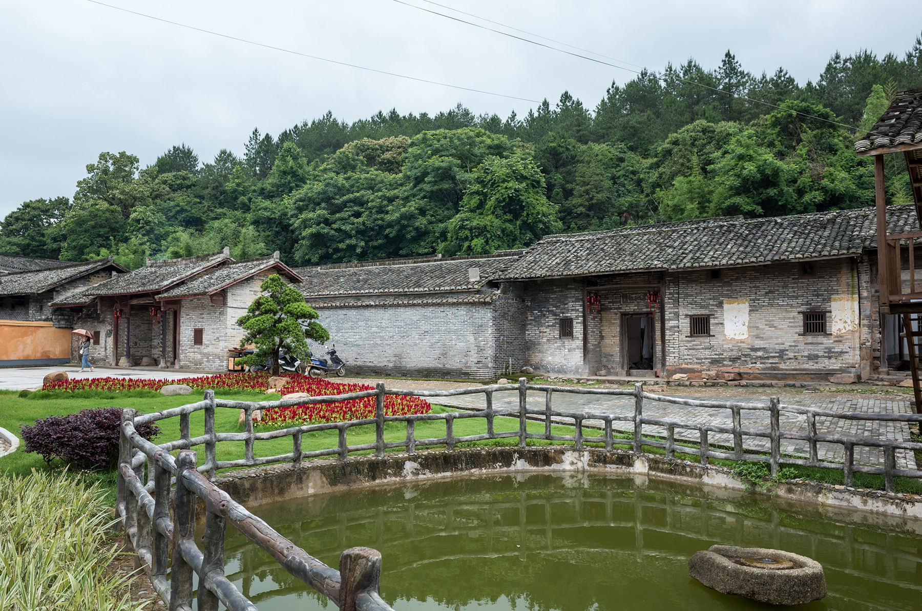 雖然雅溪古村是國家4a級旅遊景區,但遊覽這裡並不需要購買門票,這點