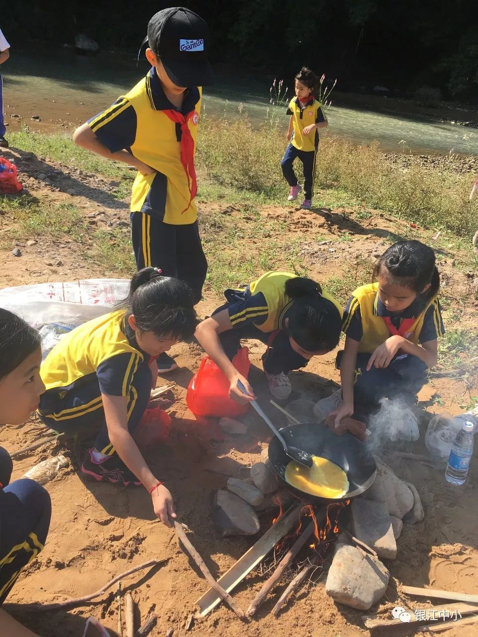 真香大埔银江数百小学生集体野炊