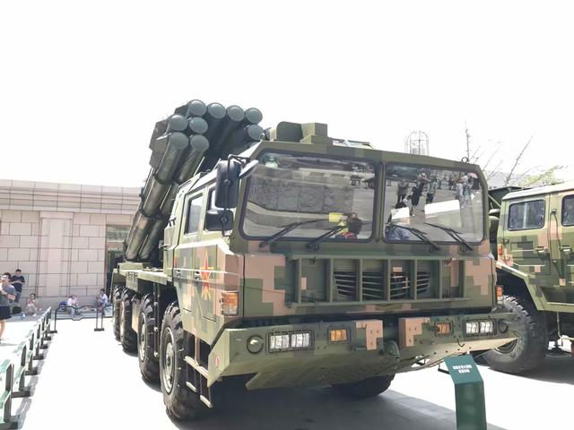 中国远程火力新成员满满都是亮点,然而这项黑科技堪比东风导弹_火箭炮