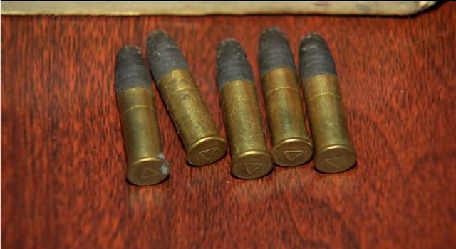 军用子弹20发以上,气枪铅弹一千发以上或者其他非军用子弹200发以上的